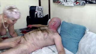 ���તિત પુખ્ત રશિયન કૂતરી AimeeParadise ખંતપૂર્વક sucks ડિક તેના પ્યારું પતિ ...