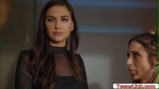 שרלוט סטוקלי לספק את הצרכים שלה, והיא אפילו עזרה סילביה Saige