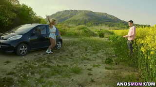 Интоорын өгсөн Сэм яйш blowjob болон лаа түүний тулгаа түүнд цохилт