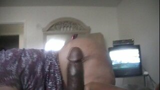 ΜΟΓ Μπέτυ ρουφάει και να γλείφει τον πούτσο του μέχρι να είναι στεγνό