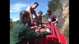 ���ិលខូខ្មៅ floozie Kelly Starr ជាមួយ knockers ធំរីនៅពេលដែលបួន horny មាជិករបស់នាង poked នៅក្នុងទាំងអស់របស់នាងប្ដូរន្ធ