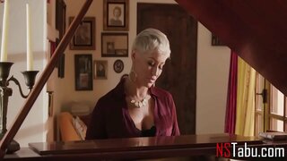 Người Phụ Nữ Trong Nhà Chơi Khi Chồng Đi - Lỗ Gina Valentina